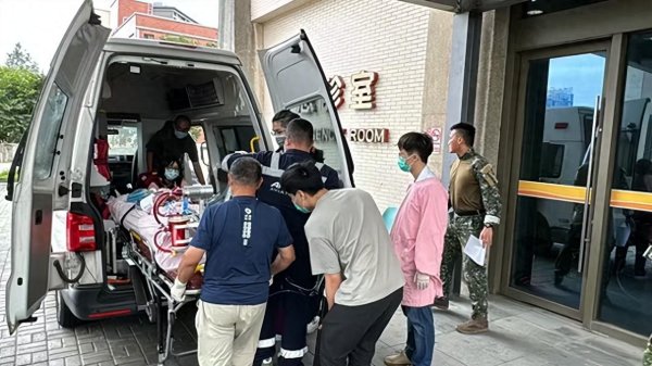 金鑫优配 海龙蛙兵泳池溺水送医，台湾特战精锐又添新笑柄！