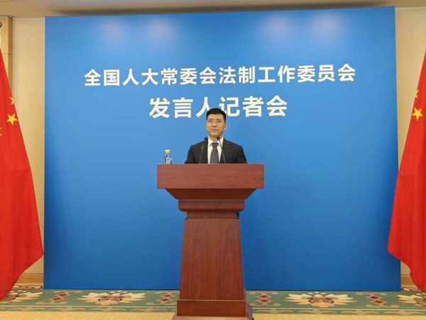 荣利通 治安管理处罚法修订草案将三审：未成年人违法不行拘将调整 加大惩处力度