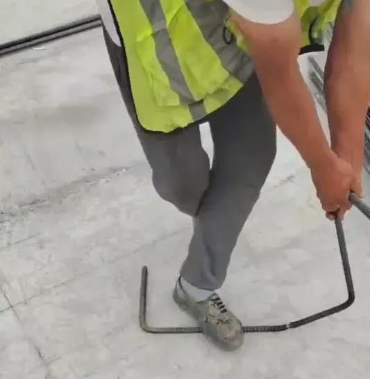 股利网 极目锐评丨手指粗的螺纹钢徒手就能掰断，三个疑问需进一步澄清